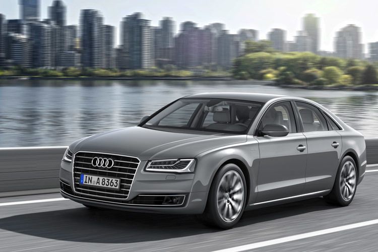 Auch das Facelift-Modell gibt es als Hybrid. Mit einem 2.0 TFSI leistet er 155 kW (211 PS), die E-Maschine gibt 40 kW und 210 Nm Drehmoment ab. Unterstützt die E-Maschine den Vierzylinder als E-Booster, liegen die Systemleistung bei 180 kW (245 PS) und das Systemdrehmoment bei 480 Nm. Der Durchschnittsverbrauch soll durchschnittlich 6,3 Liter Kraftstoff betragen. (Foto: Audi)