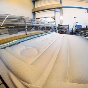 Für den Liegekomfort übernehmen Steppnähte bei Matratzen wichtige funktionale Eigenschaften.(Bild:  sienk.de)