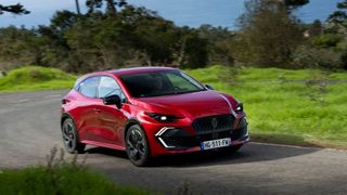 Der französische Kleinwagenklassiker Renault Clio zählt zu den wenigen nicht-elektrischen Neuheiten. (Bild: Renault)