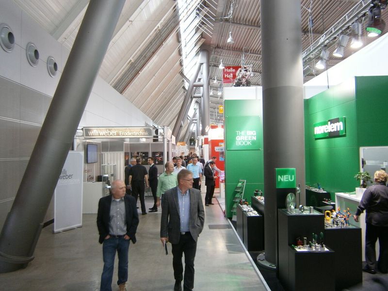 Und ab hier erleben Sie immer wieder, was es sonst noch so auf der Premiere der Moulding Expo zu erleben gab. Mit dabei sind ein Trabi, ein BMW i8, diverser Boliden der Formula Student, ein Rennsimulator, Bauteile, Werkzeugmaschinen und vieles Mehr...die Moulding Expo hat gemäß den Aussagen der Initiatoren ihr Versprechen erfüllt, der Branche eine neue, optimierte Präsentationsplattform zu bieten. (Bild: Königsreuther)