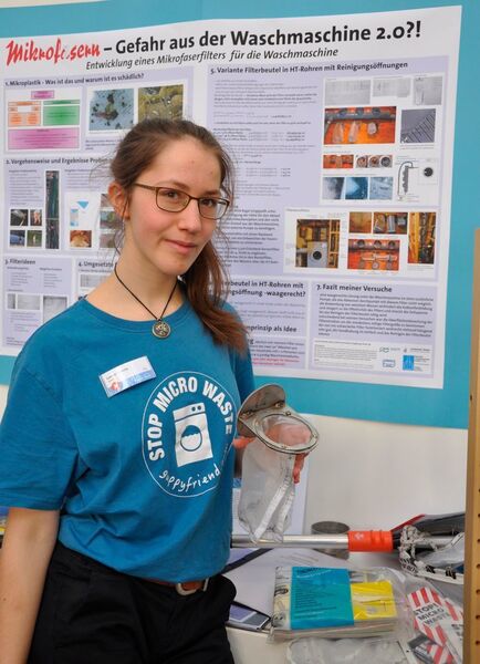 Mit ihrem Waschmaschinen-Filter für Mikropartikel hat Leonie Prillwitz den Regionalsieg bei „Jugend forscht“ erreicht.  (Reichelt Chemietechnik)
