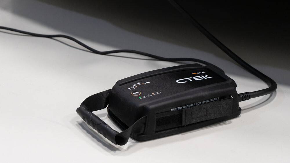 Ctek Pro 25 CIC: Kompaktes Ladegerät für verschiedene 12-Volt