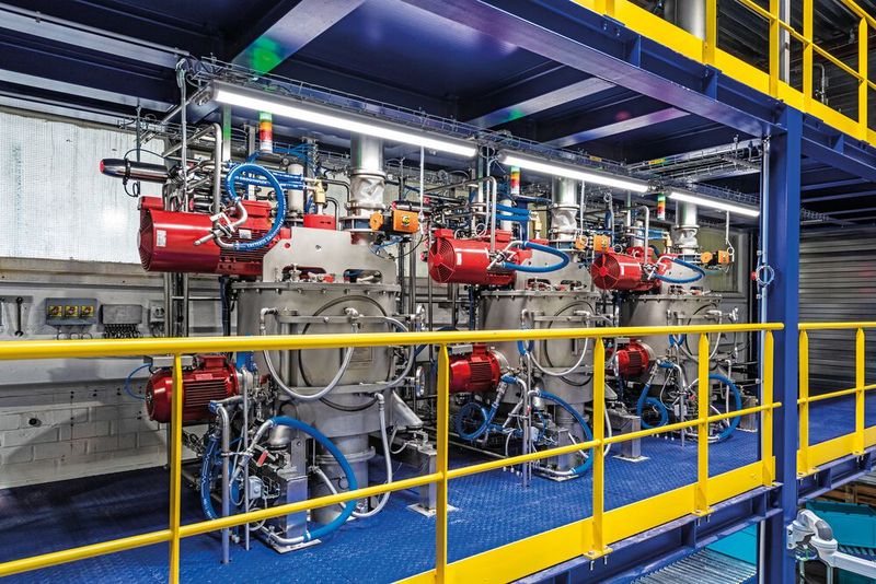 Drei Gebr.-Ruberg-Reaktor-Chargenmischer mit einer Größe von je 600 Litern ermöglichen eine homogene und produktschonende Durchmischung sowie Temperierung in einem. (Bild: Gebr. Ruberg)