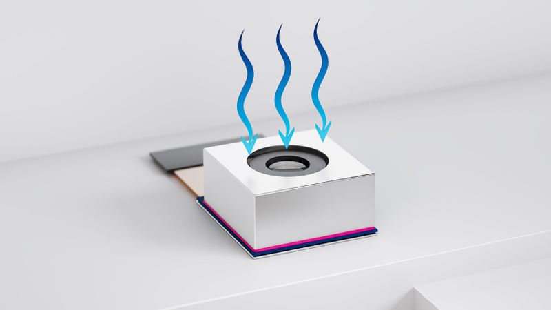 Schematische Darstellung eines Kameramoduls: Blaue Pfeile symbolisieren die Niedertemperaturhärtung der neuen SLT-Klebstoffe. (Bild:  Delo)