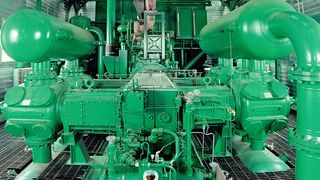 Pumpen und Kompressoren laufen häufig mit wechselnder Last und bieten deshalb ein großes Potenzial zur Energieeinsparung. (Bild: iStock.com/YEG_Mkt)