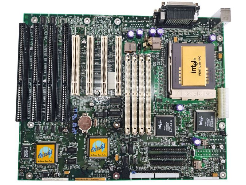 Der bahnbrechende Pentium Pro von 1995 auf einem Octek-Mainboard. (Vogel IT-Medien)