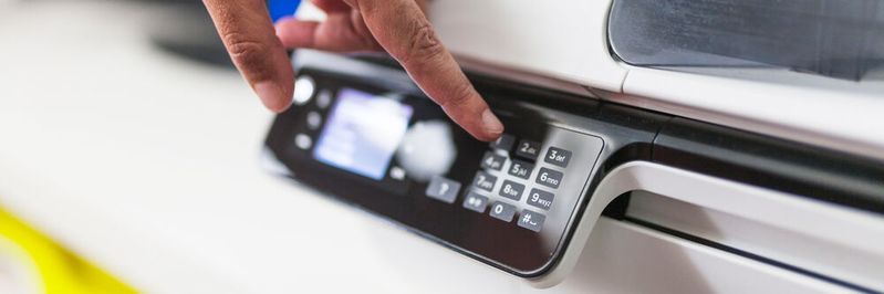 Immer häufiger setzen Unternehmen auf Subscription-basierte "as a Service"-Produkte. Auch Drucker werden zunehmend über Cloud-Infrastrukturen gesteuert.(Bild:  Freepik)