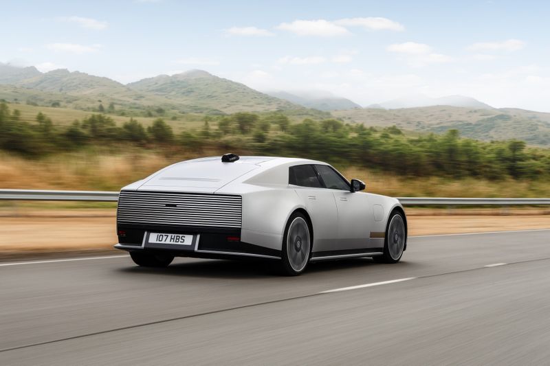 Das Heck des Type 01 zeigt markante Abrisskanten. Der cW-Wert liegt bei 0,23. (Bild: JLR)