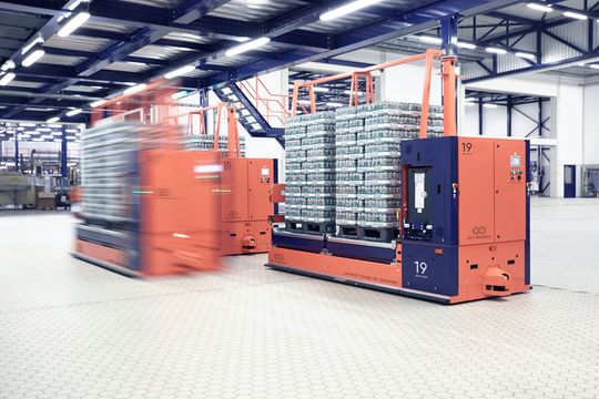 EK Robotics bietet in Sachen autonomer Transportsysteme für die Getränkeindustrie schon seit Jahrzehnten individuelle Konzepte an, wie hier bei Bavaria. Lesen Sie mehr dazu ... EK Robotics bietet in Sachen autonomer Transportsysteme für die Getränkeindustrie schon seit Jahrzehnten individuelle Konzepte an, wie hier bei Bavaria. Lesen Sie mehr dazu ...