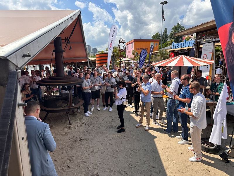 Das Wetter ist perfekt für das Sommerfest (Bild: Vogel IT-Medien)