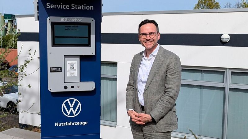 Daniel Liliensiek hat seinen Betrieb in den letzten Jahren sehr stark auf gewerbliche Kunden zugeschnitten. Mit einem neuen Standort in Dresden ist er ihnen buchstäblich entgegen gekommen.(Bild:  Rosenow – VCG)