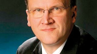 ISF-Chef Prof. Dr.-Ing. Dirk Biermann: „Weiterentwicklungen im Bereich der Schleiftechnik, die auch zu neuen Möglichkeiten der Prozessgestaltung führen, sind in jüngerer Zeit unter anderem in den Bereichen der Steuerungstechnik, der Kombinationsbearbeitung und dem Einsatz moderner Werkzeugsysteme zu beobachten.“ Bild: ISF (Archiv: Vogel Business Media)