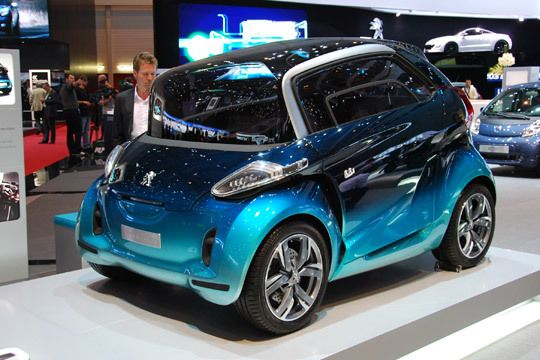 Der BB1 stellt laut Peugeot eine neue Sichtweise der urbanen Mobilität von morgen dar - und gleichzeitig eine seltsame Sichtweise des modernen Automobildesigns. (Archiv: Vogel Business Media)