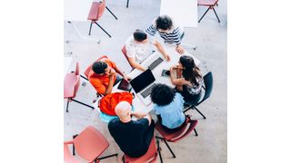 Durch den Einsatz eines Tools arbeiten die verschiedene Vertriebsteams der Bühler Group nun Hand in Hand – das macht auch die Arbeit für das Marketing leichter. (Bild: Showpad)