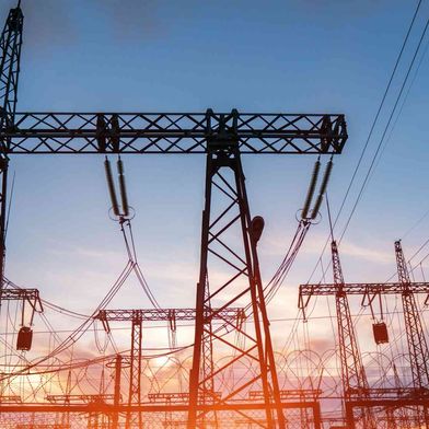 Ganzheitliches Monitoring von IT- und OT-Komponenten ist die Voraussetzung für hohe Transparenz und Verfügbarkeit in Energieanlagen. (Bild: stock.adobe.com – yelantsew)