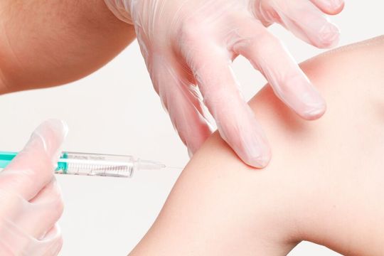 Die Kombination aus Intismeran und Pembrolizumab reduzierte das Risiko für einen Rückfall oder Tod um 49 Prozent.(Bild:  Pixabay)