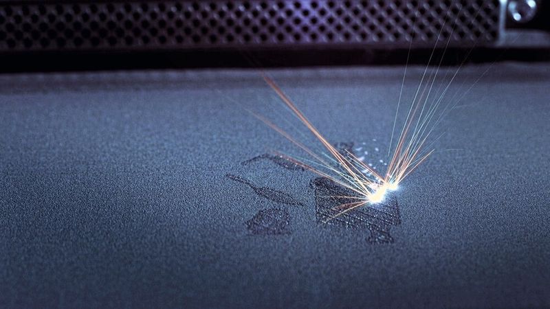 Der schichtweise Aufbau beim 3D-Druck mit Edelstahl Rostfrei ermöglicht jede geometrische Komplexität ohne vorherigen Werkzeug- oder Formenbau. (Bild: EOS)