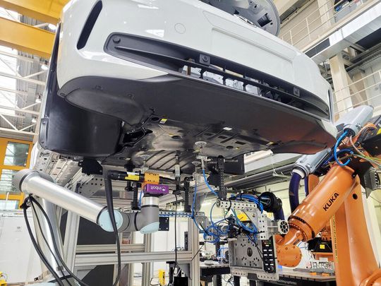 Automatisiertes Verschrauben nach erfolgreichem Handling.(Bild:  Fraunhofer-Institut für Werkzeugmaschinen und Umformtechnik IWU)