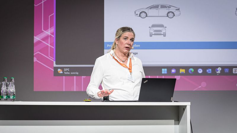 Einer dieser Megatrends ist die Digitalisierung. Wie sich diese im Autohaus gewinnbringend einsetzen lässt, dazu gab Sylvia Berghoff von Loco-Soft Auskunft. (Bild: Stefan Bausewein)