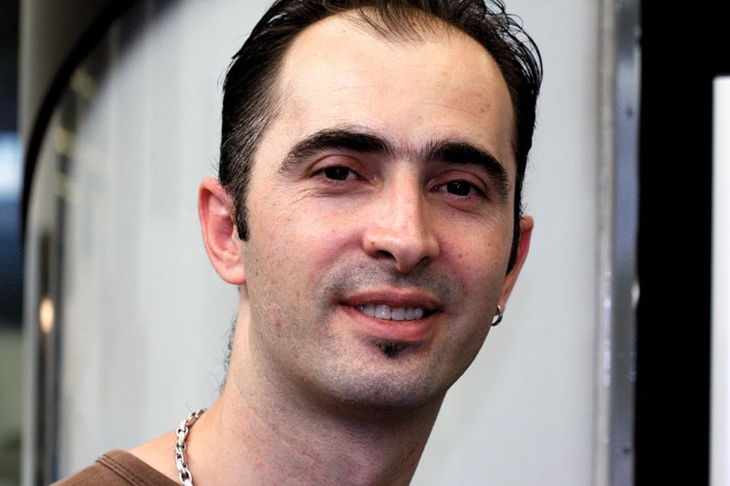 Mentor Ramadani: «Tornos ist es gelungen, einen Mehrspindler zu entwickeln, der die Vorteile eines Einspindlers (Flexibilität) und Mehrspindlers (Produktivität) vereint.» (Bild: M. Böhm, SMM)