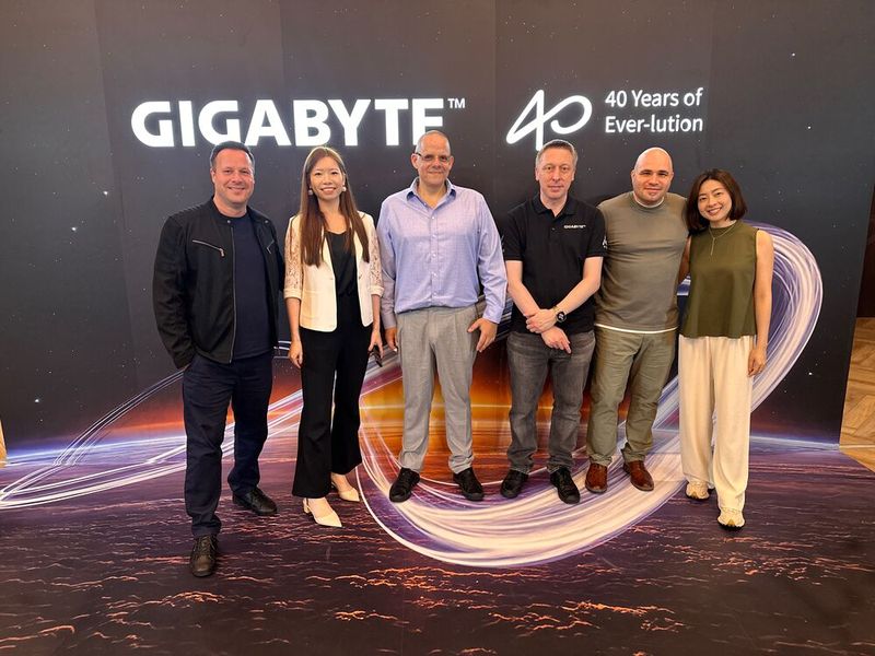 Das Gigabyte Team feiert dieses Jahr 40. Firmenjubiläum (v. l.) Christian Marré, Zhanna Tseng, Christian Kruppa, Nino Ferencek, Saleh Ola und Judich Lee. (Bild: Vogel IT-Medien)