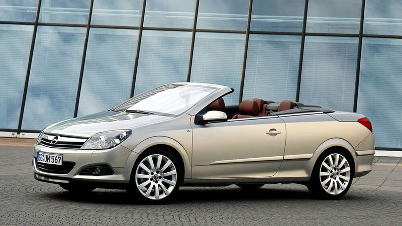 Im Mai 2006 kommt der Astra (H) als Cabriolet TwinTop mit elektrisch versenkbarem Hardtop auf den Markt. (Bild: Opel)