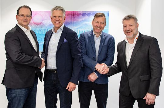 Von links nach rechts: Markus Pauli (CEO Microtrac MRB), Bjarke Pålsson (Co-CEO und Eigentümer Mark & Wedell), Torben Ekvall (Co-CEO und Eigentümer Mark & Wedell), Robert Waggeling (International Sales Manager, Microtrac MRB).(Bild:  Microtrac MRB)
