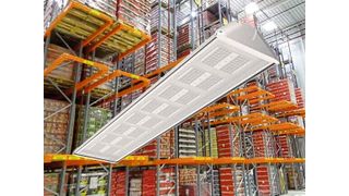 Die neue LED-Hallenleuchte HL-06 besitzt ein geschlossenes Aluminiumgehäuse mit glatten Oberflächen. (Ledaxo)