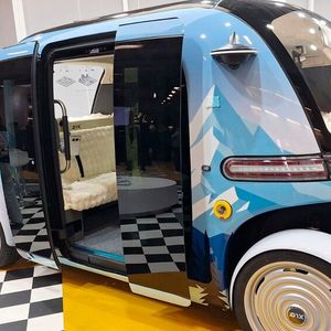 Transportmittel: Der RoboBus verfügt über sechs Sitzplätze und kommt ganz ohne Fahrer aus. (Bild: Rudolf Huber/SP-X)
