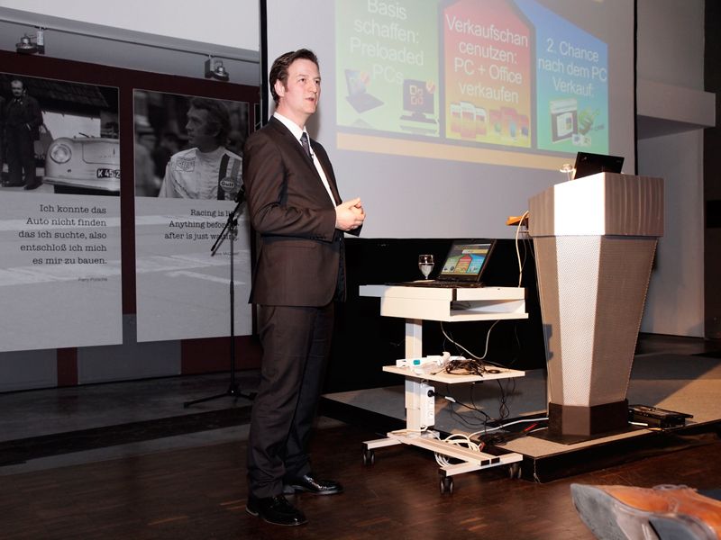 Thomas Roth demonstriert Microsoft Office 2010. (Archiv: Vogel Business Media)