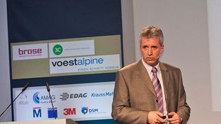 Der Ford-Entwickler Dr. Horst Lanzerath sprach beim Leichtbau-Gipfel über den Einsatz von Simulationswerkzeugen. (Foto: Stefan Bausewein)