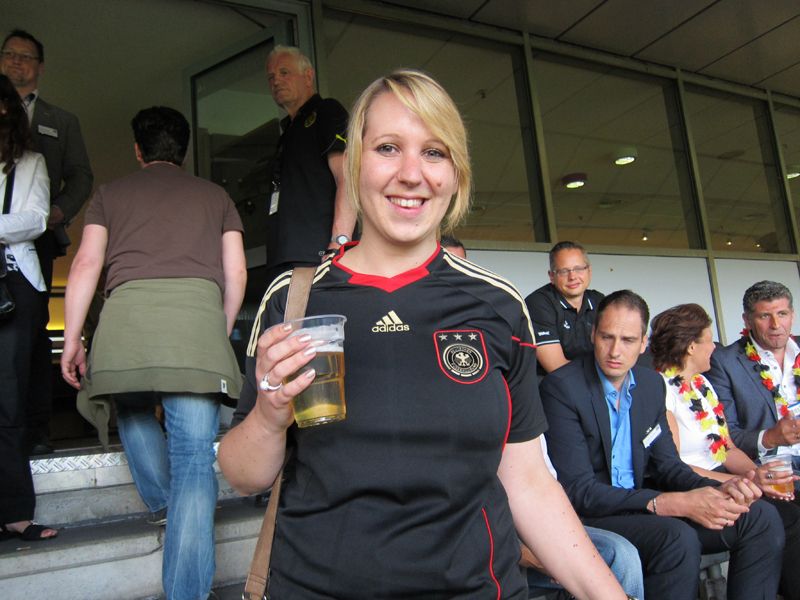 Jasmin Dichmann, EATON Electric, waren bereit für das Spiel. (Bild: IT-BUSINESS)