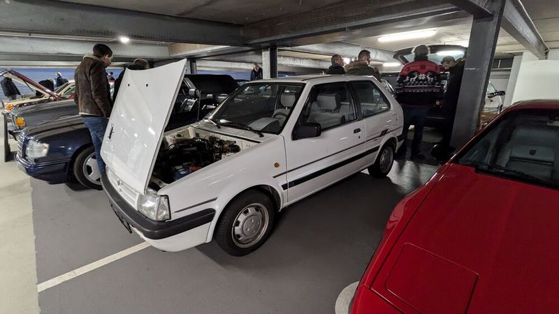 Was für so manchen eingefleischten Oldtimerfan ein blöde alte Karre und ein No-go ist, ist für manch jungen Menschen der perfekte Einstieg ins rostigste Hobby der Welt. Für 2.222 Euro konnte er in Bremen gelingen. (Bild: Dominsky – VCG)