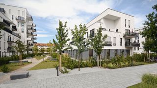 Hier eine beispielhafte Darstellung des Pflaster-Designs Primavera VS5.10 in lichtgrau. Stonecycle-Produkte von FCN mit 40 Prozent Recyclinganteil sind von Produkten nach SC15-Standard in keiner Hinsicht zu unterscheiden. (Bild: F. C. Nüdling, Fulda)