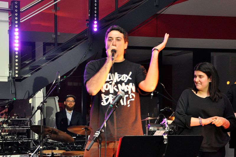 … unterstützt vom Beatboxweltmeister „Mando“. (Foto: Grimm)