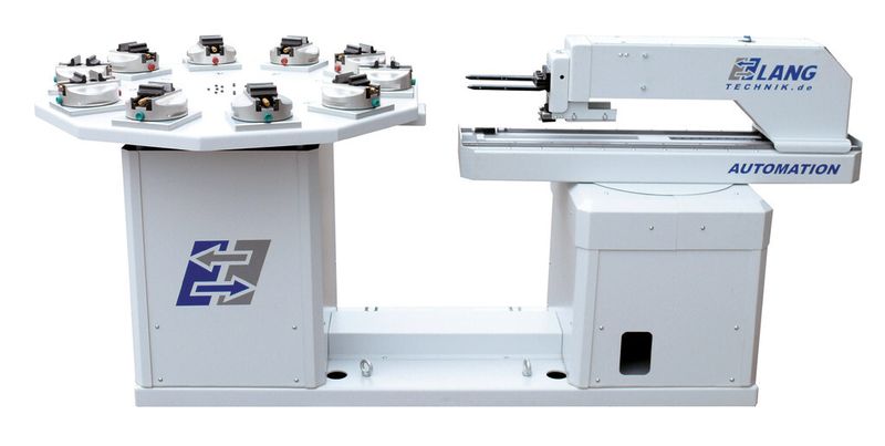 Der geringe Stellflächenbedarf ohne Umhausung, die einfache bedienerfreundliche Funktionsweise und die Möglichkeit, die Maschine weiterhin manuell zu bedienen, sind Vorzüge des patentierten Werkzeugspeicher-Systems.  (Bild: Intool AG)