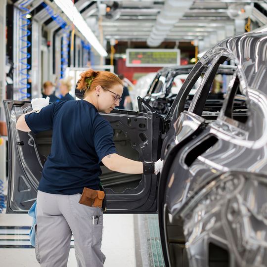 Viele Daimler-Beschäftigte werden sich länger mit Kurzarbeit abfinden müssen.(Source:  Daimler)