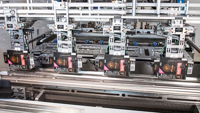 Auch die Endverpackung ist Teil der Linie; bei der Integration der Anlagenbestandteile zahlt es sich aus, dass alle Prozesse von einem Anbieter kommen. (Bild: Optima)