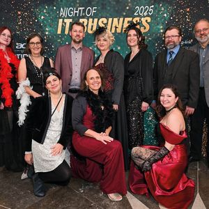Das IT-BUSINESS Redaktionsteam: (v. l.) Natalie Forell, Margrit Lingner, Agnes Panjas, Alexander Siegert, Sylvia Lösel, Heidi Schuster, Ira Zahorsky, Miriban Dincel, Dr. Stefan Riedl und Klaus Länger(Bild:  Hannes Magerstädt)