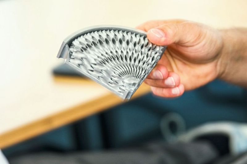 Additiv gefertigte Hochleistungskühlungen sorgen für deutlich produktiveres und effizienteres Spritzgiessen. (Bild: VDWF)