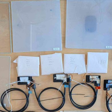 Im Projekt "Greensolarmodules" erarbeitete ein Team der TH Köln Lösungen für energieeffizientere, umweltfreundlichere Materialien sowie ein reparierbares Anschlussdosendesign von Solarmodulen.  (Bild: Daniel Schäfer, TH Köln)