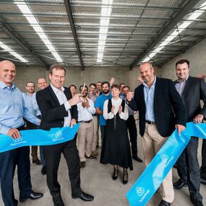 Dr. Donald Weir, CEO der Business Unit Service von Thyssen Krupp Industrial Solutions, eröffnet das neue Service-Center.