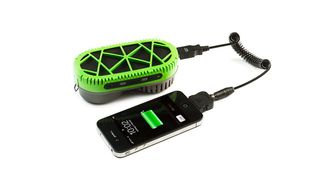 Die Brennstoffzelle ermöglicht das sofortige Laden einer verbrauchten Batterie, ohne man das Gerät mit einer Steckdose verbinden muss.  (Bild: myFC)