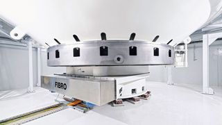 Hage nutzt die hochpräzisen Schwerlast-Rundtische von Fibro als erweiterte Achse. Die Rundtischlagerung baut sehr kompakt. (Fibro)