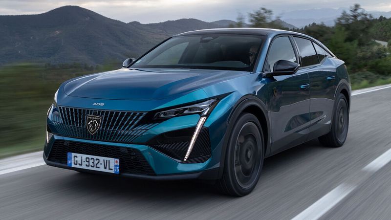 Peugeot will den 408 im kommenden Frühjahr auf die Straße bringen, die Elektro-Version folgt voraussichtlich Anfang 2024. (Bild: Peugeot)