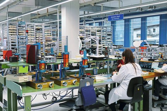Assemblierung der Motoren bei Faulhaber Minimotor in Croglio (TI). Assemblierung der Motoren bei Faulhaber Minimotor in Croglio (TI).