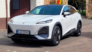 Der Deepal S07 aus dem chinesischen Changan-Konzern soll in Europa 45.000 Euro kosten und im vierten Quartal 2025 auch nach Deutschland kommen. (Bild: Wehner - VCG)
