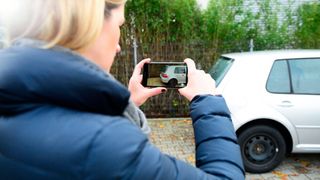 Digitale Schadenbewertung ohne Sachverständigen aber dafür mit künstlicher Intelligenz: Der spanische Versicherungskonzern Mapfre kooperiert hierfür künftig mit Control Expert. (Control Expert)