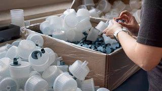 Bei der Kunststoffverarbeitung – sei es Spritzgießen, Extrudieren oder Thermoformen – kommt man irgendwann mit Excel-Listen nicht mehr weiter. Vor allem wenn die Ansprüche der Kunden steigen. Deshalb sollte man sich die Möglichkeiten zur Digitalisierung nicht entgehen lassen ... (Bild: Kunstpause Schneidel)