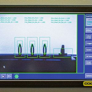 Touchscreen-Displays von Cognex zeigen dem Anlagenpersonal auftretende Fehlerarten in Echtzeit und ermöglichen eine schnellere Optimierung von Produktionsprozessen.(Bild:  Cognex/SDC)